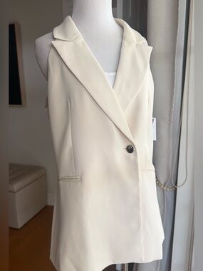 French Connection Cream Sleeveless Blazer in size 10 NWT
